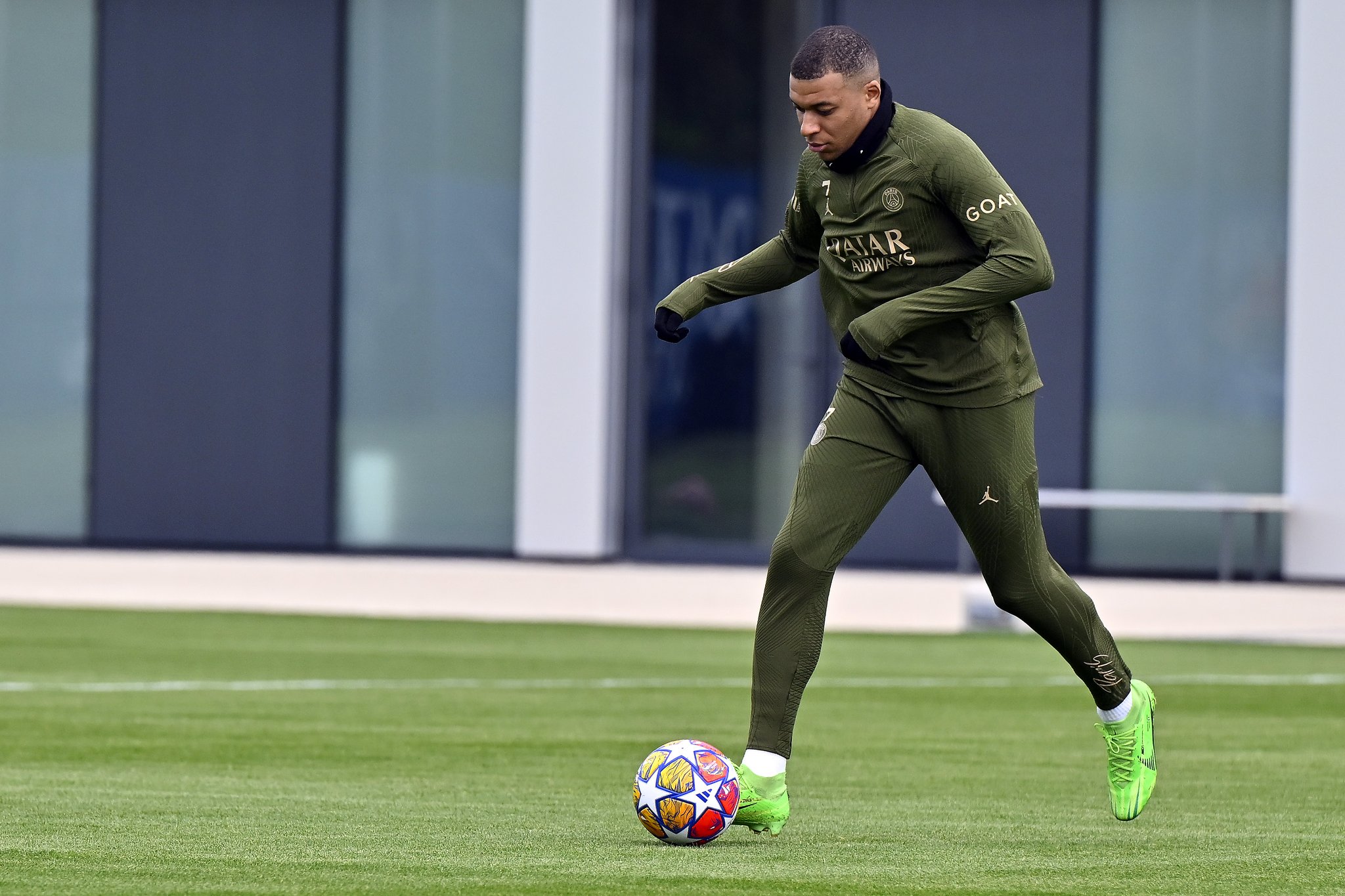 乐宝体育官方网站-多特蒙德客场取胜利兹联：欧冠资格暂居第一(多特蒙德首夺欧冠)