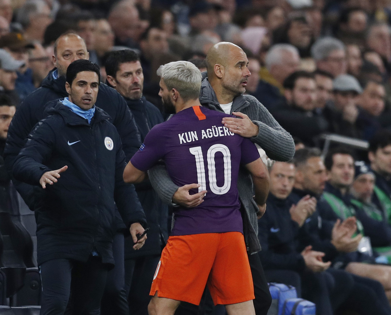 乐宝体育APP-包含曼城签下费兰多桑察诺，助攻梅西进球的词条